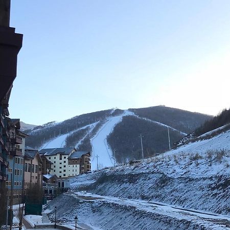 Ski And Suites At Thaiwoo Resort 逅雪套房民宿 Chongli Exterior photo